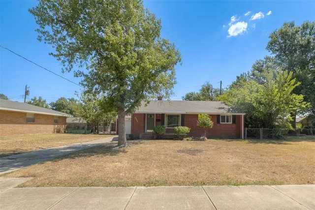 Photo 2 — 4904 N Warren Avenue, Oklahoma City, OK 73112