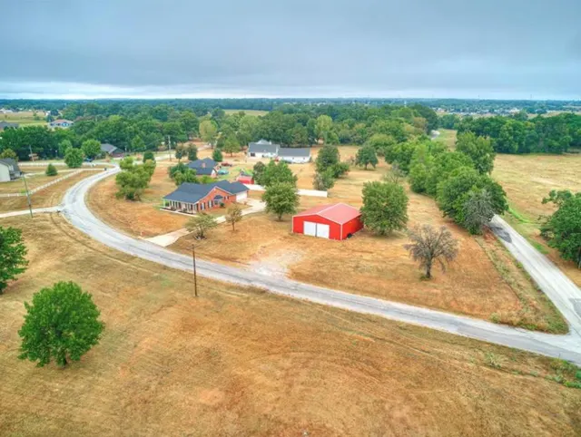 Photo 3 — 23 Lake Lane, Shawnee, OK 74804