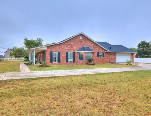 Photo 5 — 23 Lake Lane, Shawnee, OK 74804