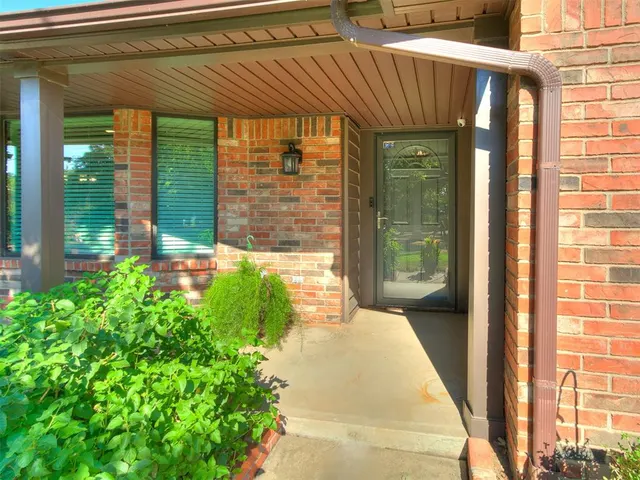 Photo 2 — 2420 N Eagle Lane, Oklahoma City, OK 73127