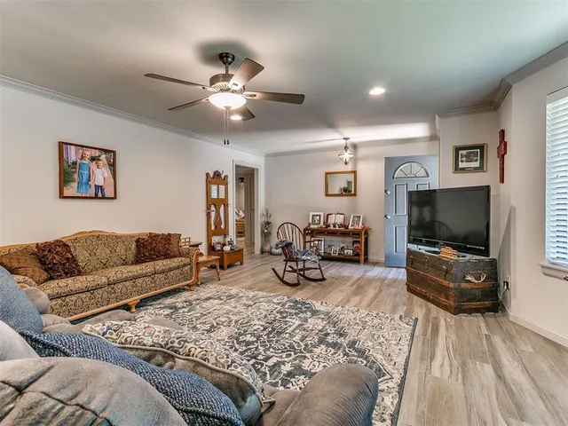 Photo 4 — 2420 N Eagle Lane, Oklahoma City, OK 73127