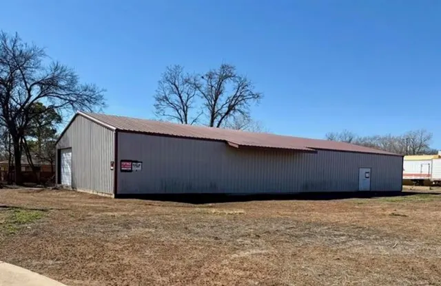 Photo 4 — 833 E Main Street, Shawnee, OK 74801