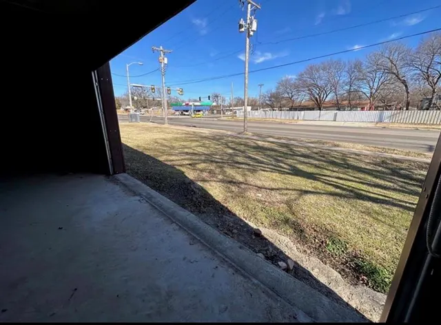 Photo 8 — 833 E Main Street, Shawnee, OK 74801