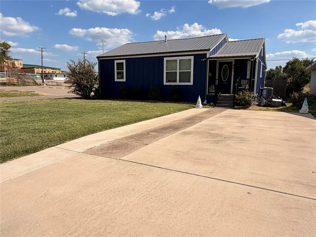 Photo 2 — 801 W College Avenue, Seminole, OK 74868