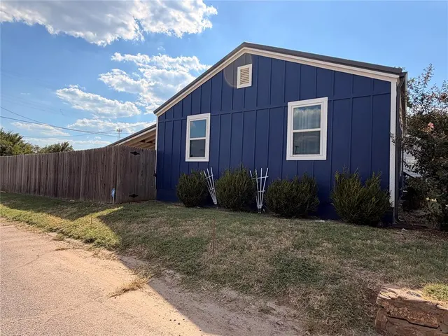 Photo 4 — 801 W College Avenue, Seminole, OK 74868