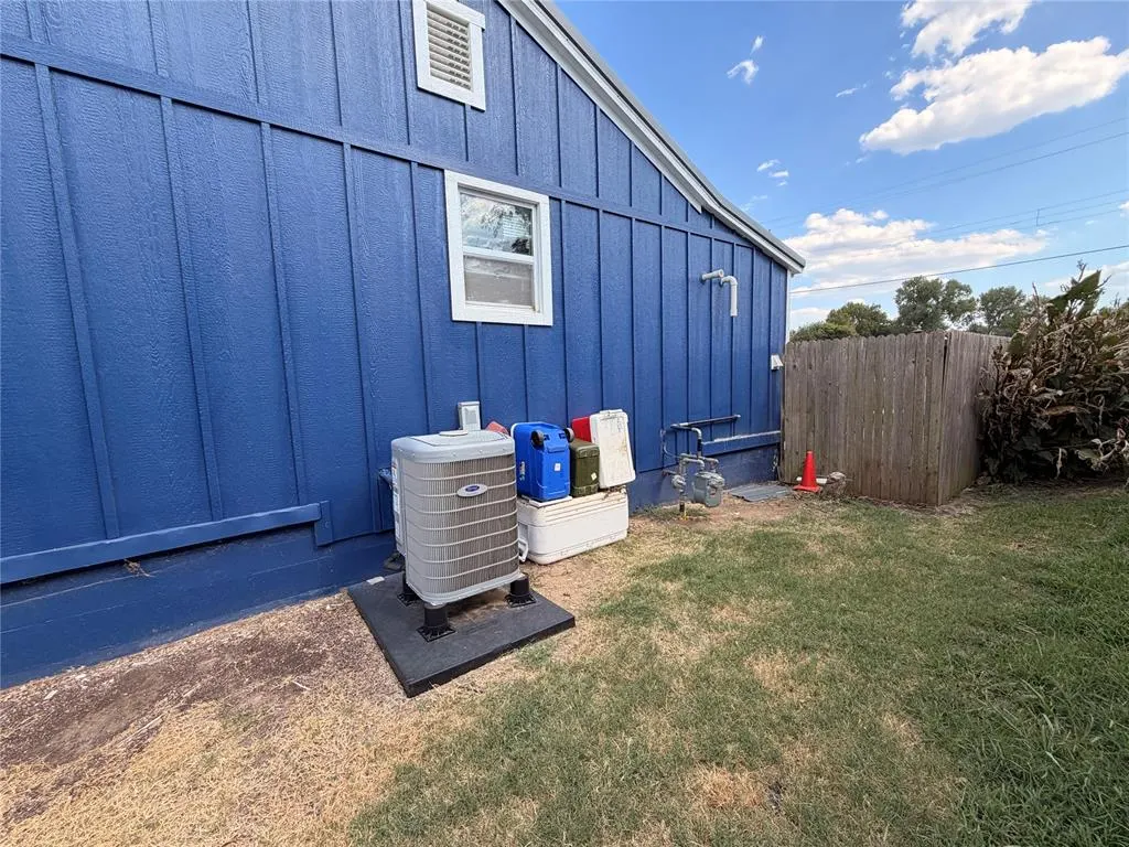 Photo 5 — 801 W College Avenue, Seminole, OK 74868