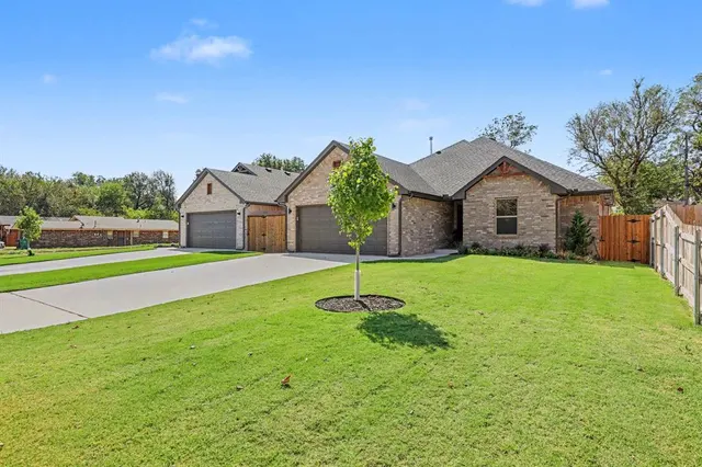 Photo 2 — 404 SW 40 Street, Oklahoma City, OK 73109