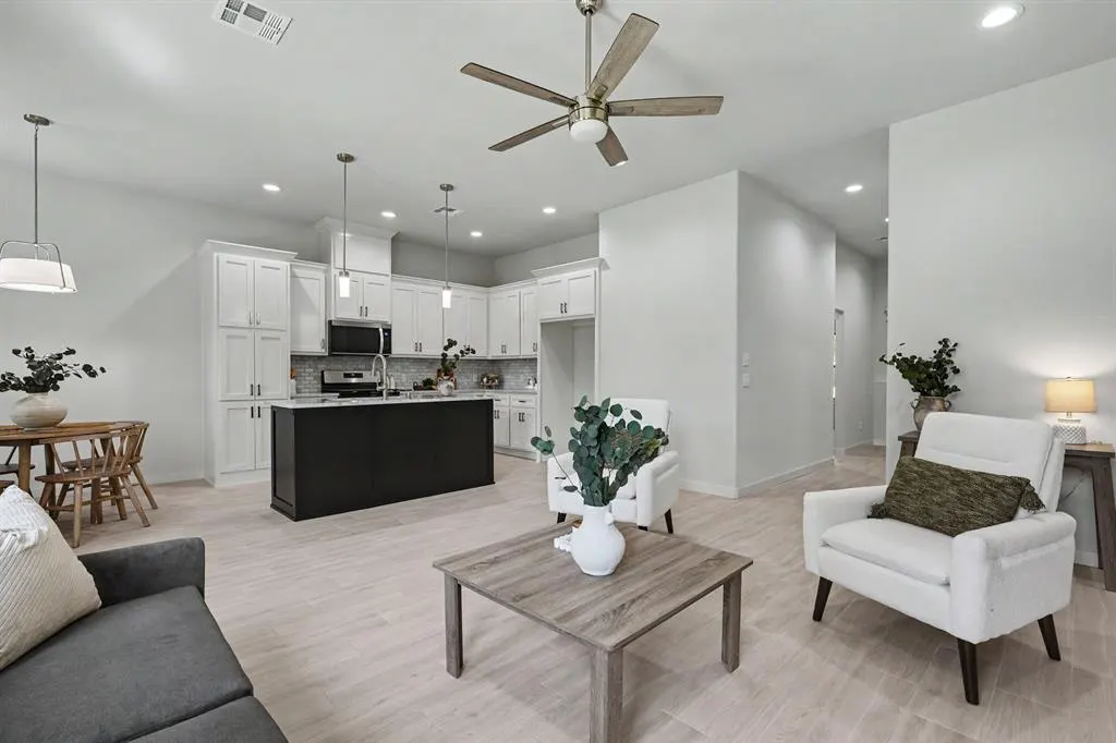 Photo 9 — 404 SW 40 Street, Oklahoma City, OK 73109
