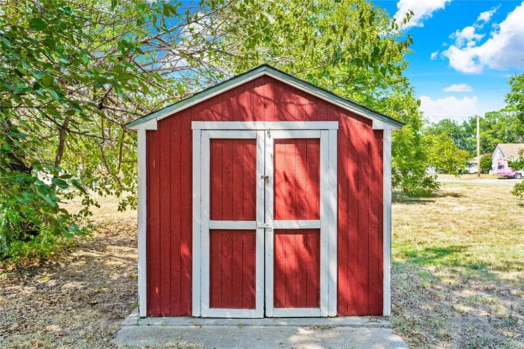 Photo 3 — 801 N 6th Street, Marlow, OK 73055