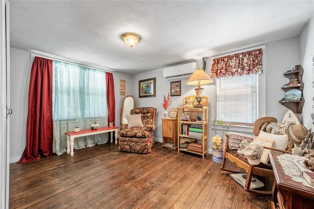 Photo 7 — 801 N 6th Street, Marlow, OK 73055