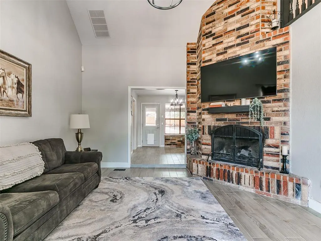 Photo 4 — 1934 E Ensey Terrace, Mustang, OK 73064