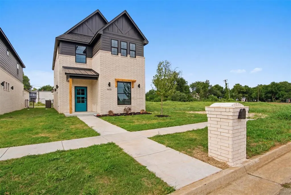Front exterior — 1605 NE 7th Street, Oklahoma City, OK 73117
