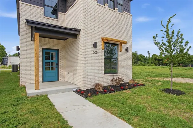 Photo 2 — 1605 NE 7th Street, Oklahoma City, OK 73117