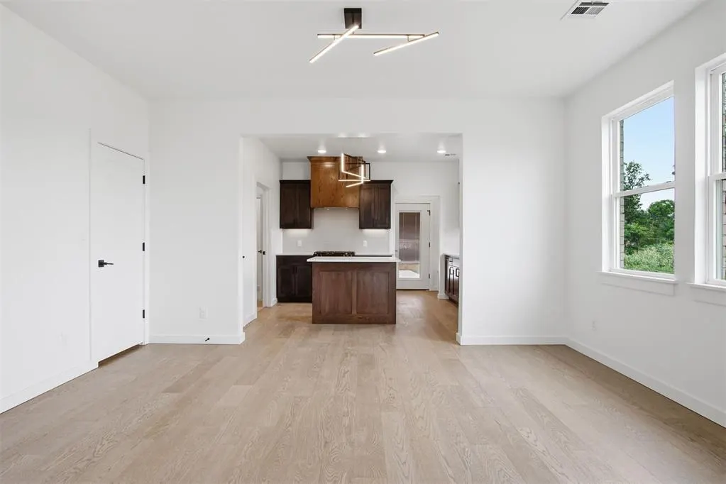 Photo 6 — 1605 NE 7th Street, Oklahoma City, OK 73117