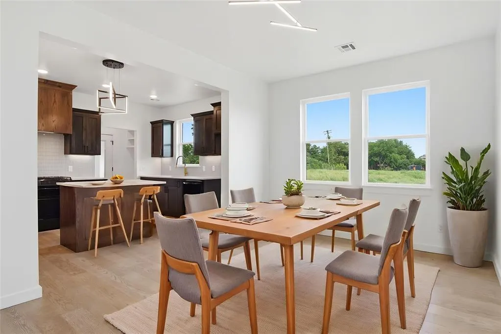 Photo 7 — 1605 NE 7th Street, Oklahoma City, OK 73117