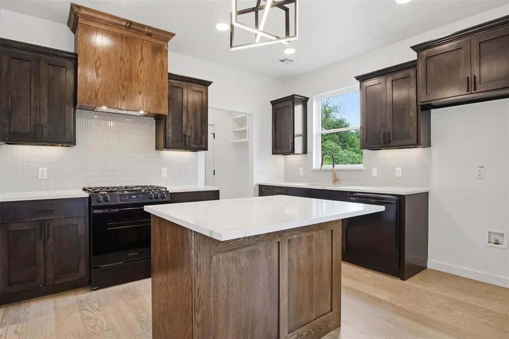 Photo 11 — 1605 NE 7th Street, Oklahoma City, OK 73117
