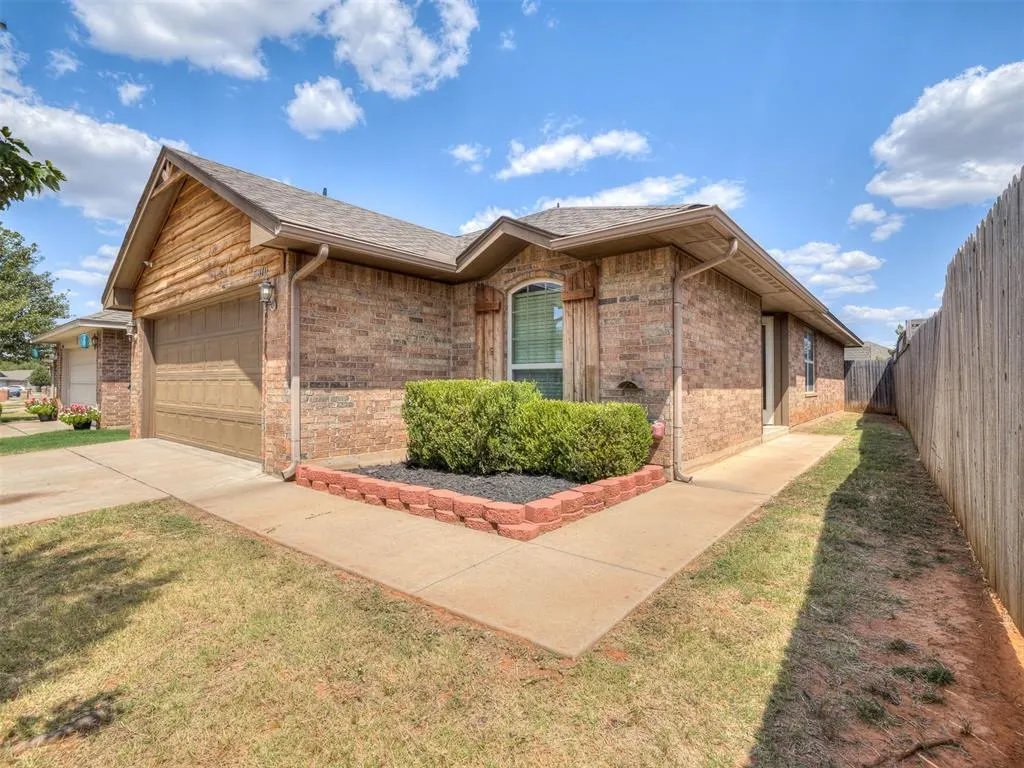 Photo 2 — 5810 Clearwater Drive, Oklahoma City, OK 73179