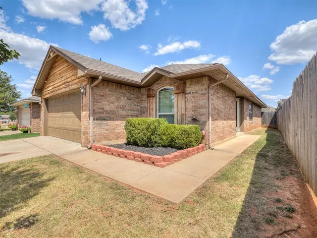 Photo 2 — 5810 Clearwater Drive, Oklahoma City, OK 73179