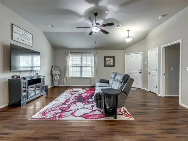 Photo 3 — 5810 Clearwater Drive, Oklahoma City, OK 73179