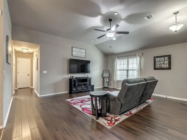 Photo 4 — 5810 Clearwater Drive, Oklahoma City, OK 73179