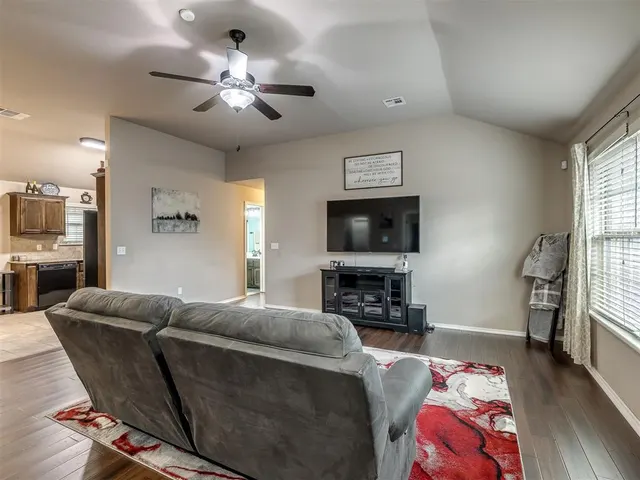 Photo 5 — 5810 Clearwater Drive, Oklahoma City, OK 73179
