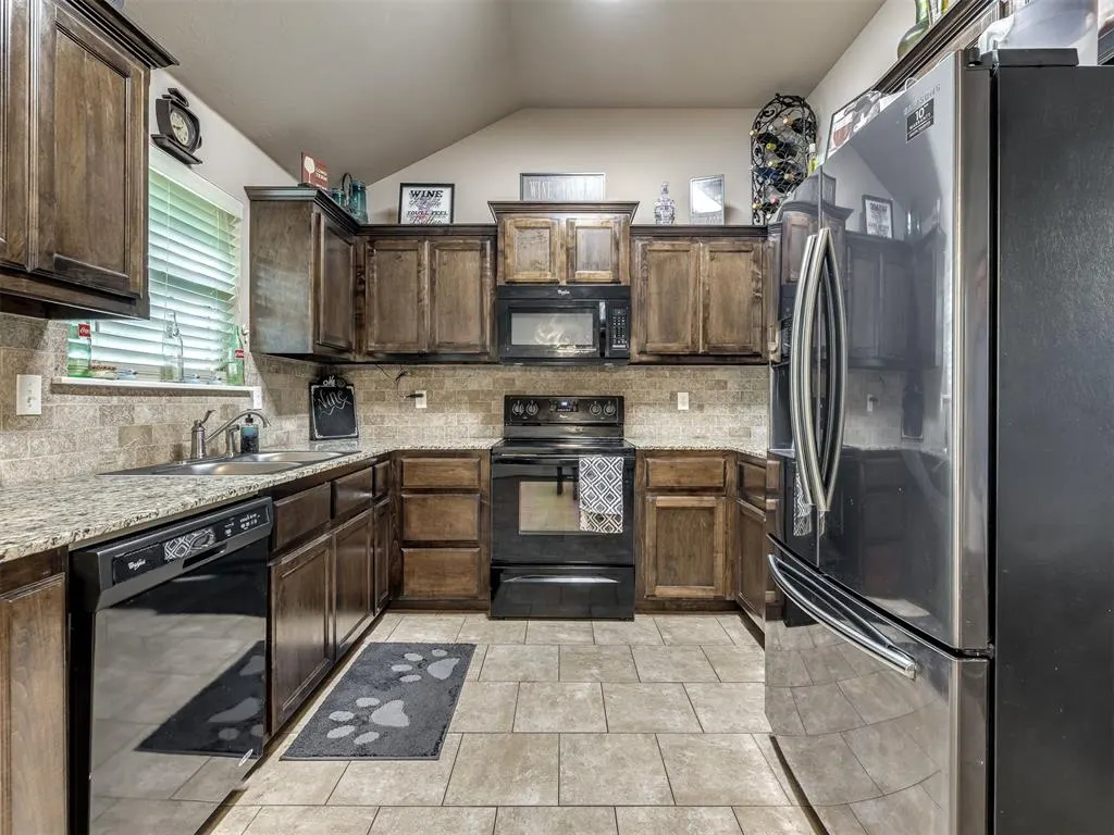Photo 7 — 5810 Clearwater Drive, Oklahoma City, OK 73179