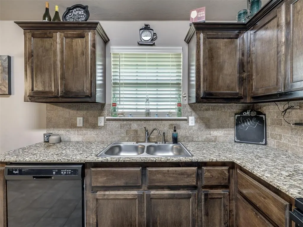 Photo 9 — 5810 Clearwater Drive, Oklahoma City, OK 73179