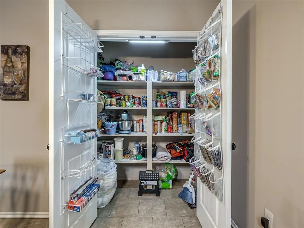 Photo 11 — 5810 Clearwater Drive, Oklahoma City, OK 73179