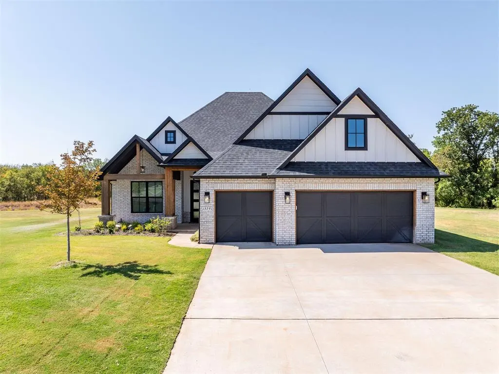 Front exterior — 13791 Brook Crossing, Edmond, OK 73025