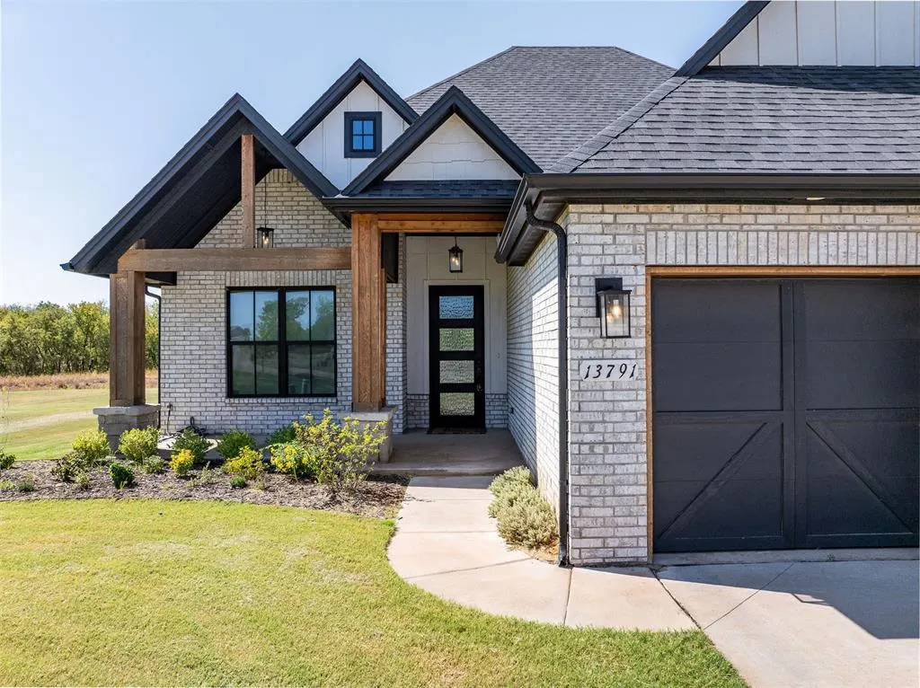 Photo 2 — 13791 Brook Crossing, Edmond, OK 73025