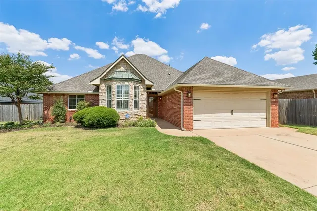 Photo 2 — 15718 Teesdale Road, Edmond, OK 73013