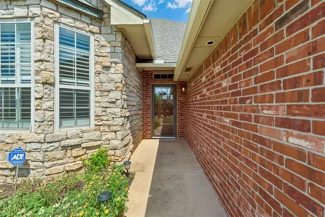 Photo 3 — 15718 Teesdale Road, Edmond, OK 73013