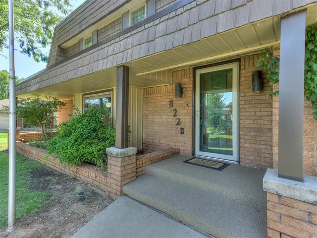 Photo 2 — 9220 Sutton Place, Oklahoma City, OK 73132