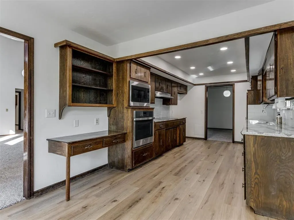 Photo 12 — 9220 Sutton Place, Oklahoma City, OK 73132
