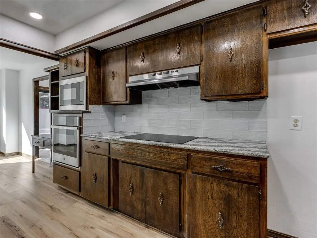 Photo 15 — 9220 Sutton Place, Oklahoma City, OK 73132