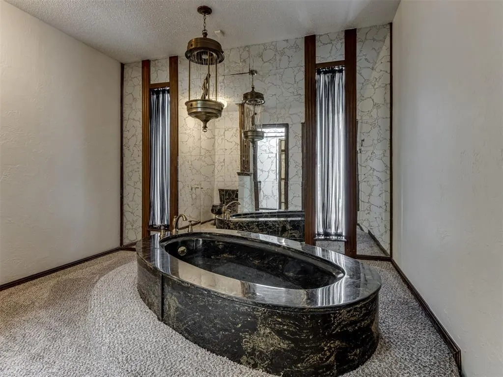 Photo 32 — 9220 Sutton Place, Oklahoma City, OK 73132