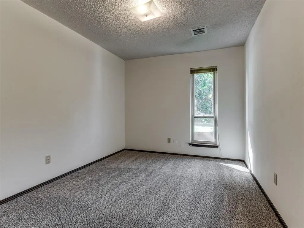 Photo 34 — 9220 Sutton Place, Oklahoma City, OK 73132
