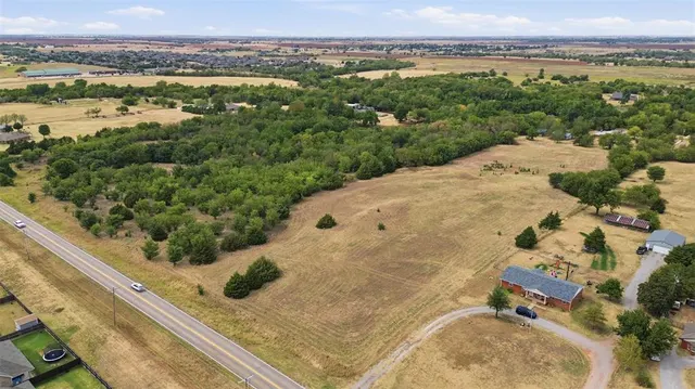 Photo 4 — 724 NE Blugil Drive, Piedmont, OK 73078