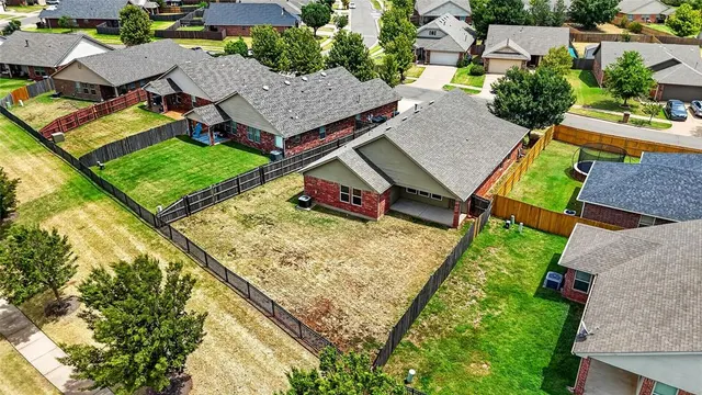 Photo 3 — 18109 Montoro Way, Edmond, OK 73012