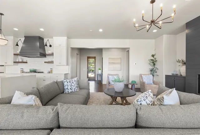 Photo 5 — 2208 Old Creek Road, Edmond, OK 73034