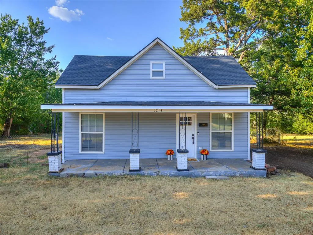 Front exterior — 1214 E Harrison Avenue, Guthrie, OK 73044