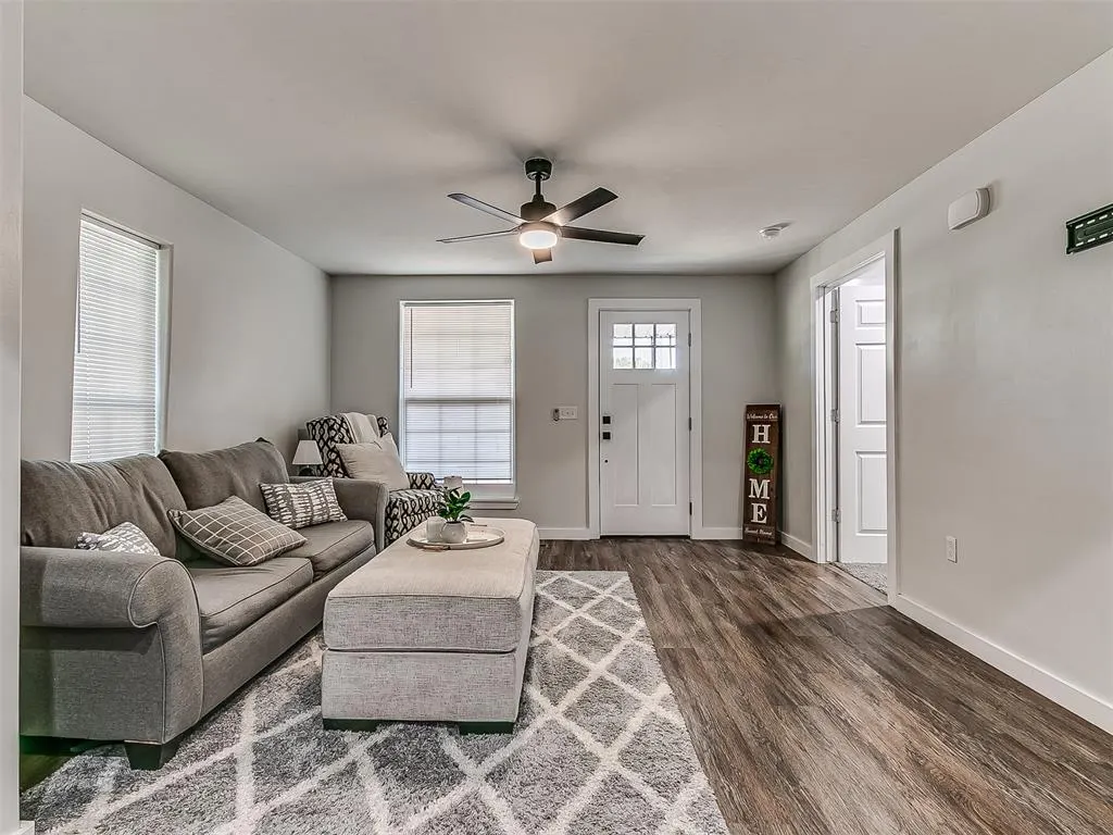 Photo 2 — 1214 E Harrison Avenue, Guthrie, OK 73044