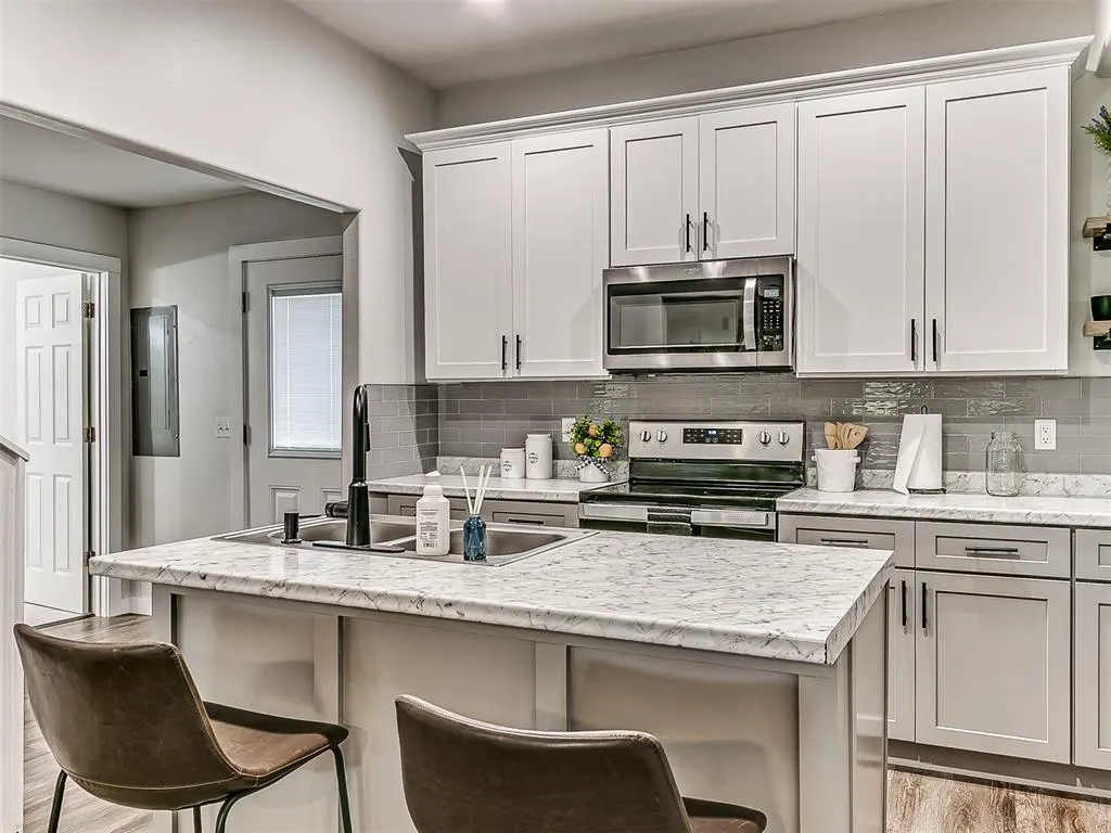 Photo 3 — 1214 E Harrison Avenue, Guthrie, OK 73044