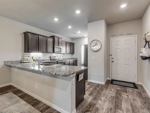Photo 2 — 705 St James Place, Newcastle, OK 73065
