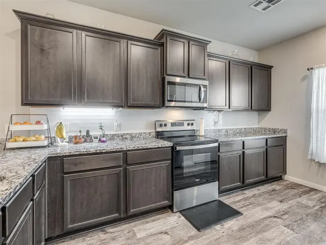 Photo 4 — 705 St James Place, Newcastle, OK 73065