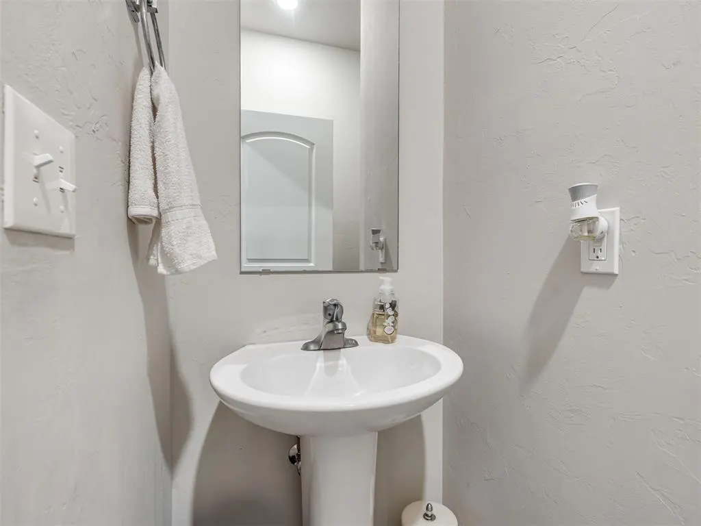 Photo 17 — 705 St James Place, Newcastle, OK 73065