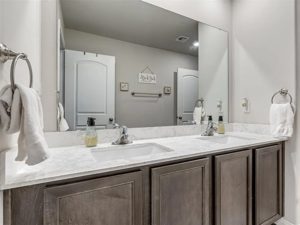 Photo 39 — 705 St James Place, Newcastle, OK 73065