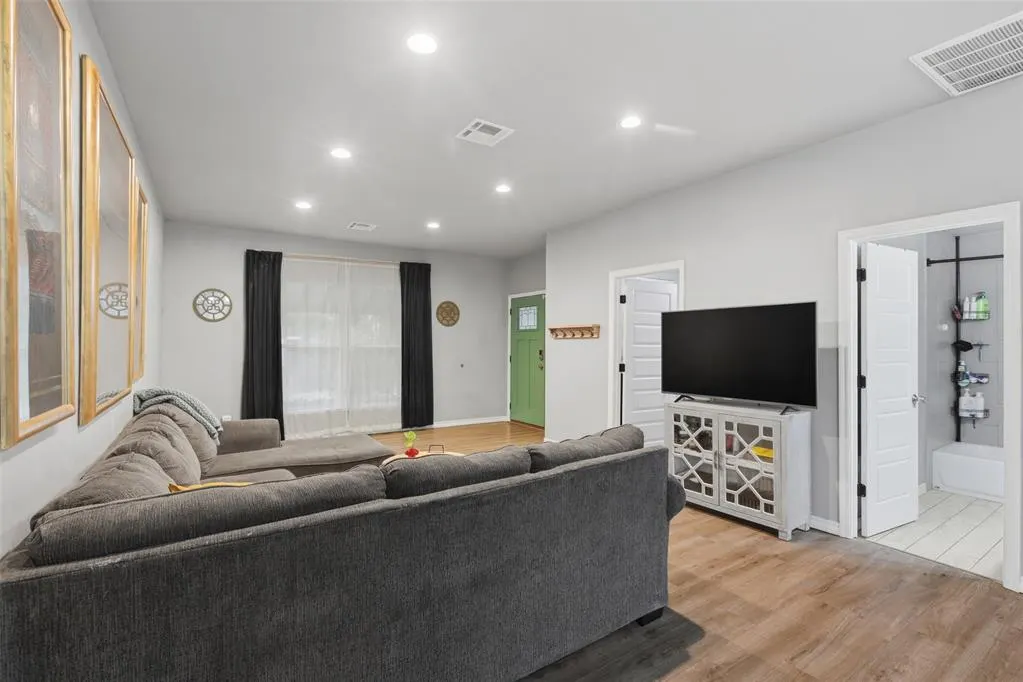 Photo 13 — 2015 N Youngs Boulevard, Oklahoma City, OK 73107