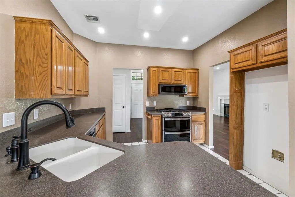 Photo 12 — 18113 Laurel Oak Drive, Edmond, OK 73012