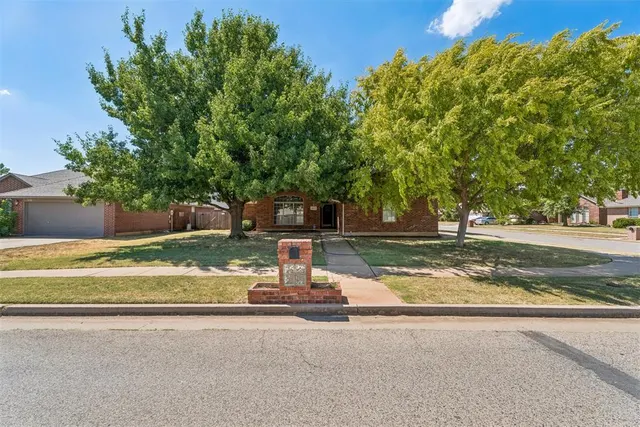 Photo 2 — 18113 Laurel Oak Drive, Edmond, OK 73012